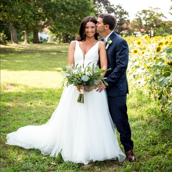 meet your fellow posher, Michaela ☀️🌻💛✨🍍 - Picture 7 of 8